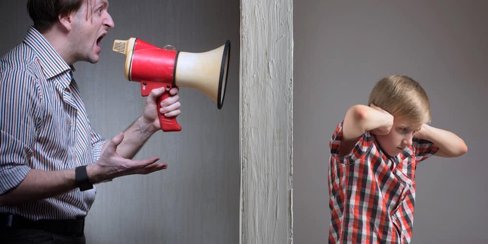 Mit diesen 5 Sätzen manipulieren narzisstische Eltern ihre Kinder Mit diesen 5 Sätzen manipulieren narzisstische Eltern ihre Kinder