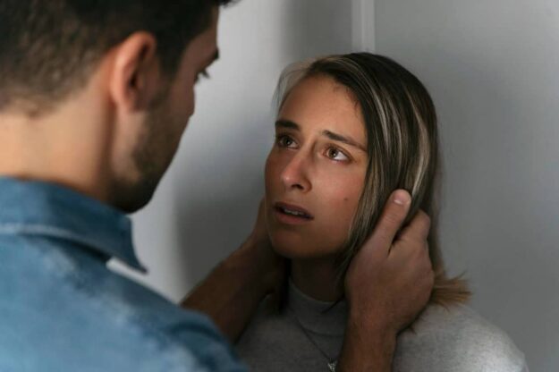 7 schmerzhafte Emotionen, die ein Narzisst in Ihnen auslöst